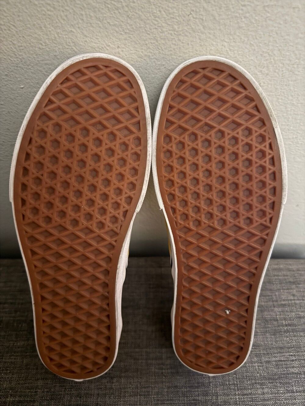 Men’s Vans Yellow Classic Slip On Sneakers Size Men 6.5 Women’s 8 *Read* - Picture 4 of 10